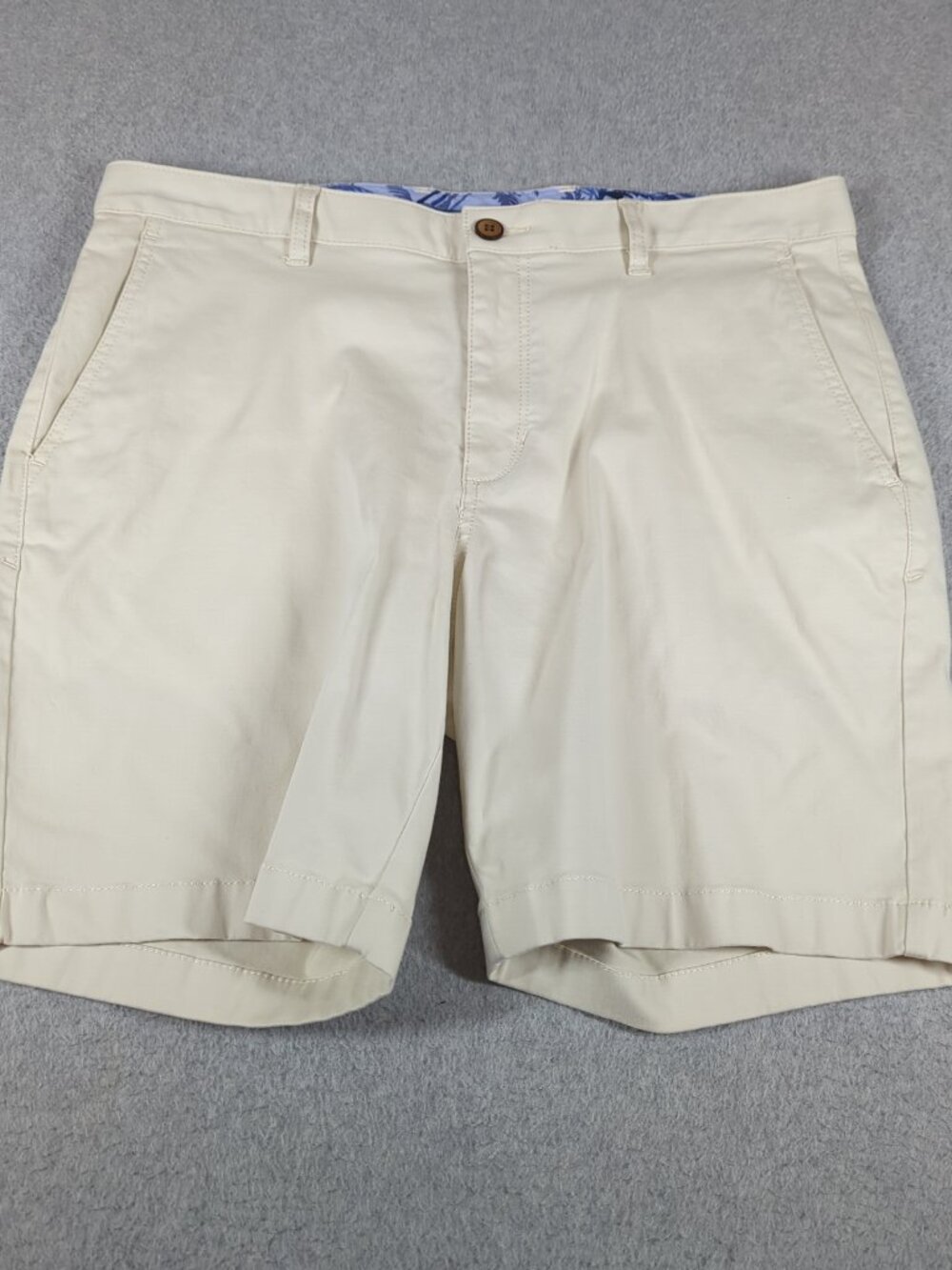 Tommy Bahama Shorts Men's 35x8 White Flat Front Stretch Chino Casual Summer